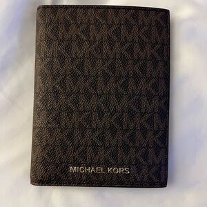Michael Kors Jet Set Travel Passport Case wallet MK Signature Brown / Acorn EUC